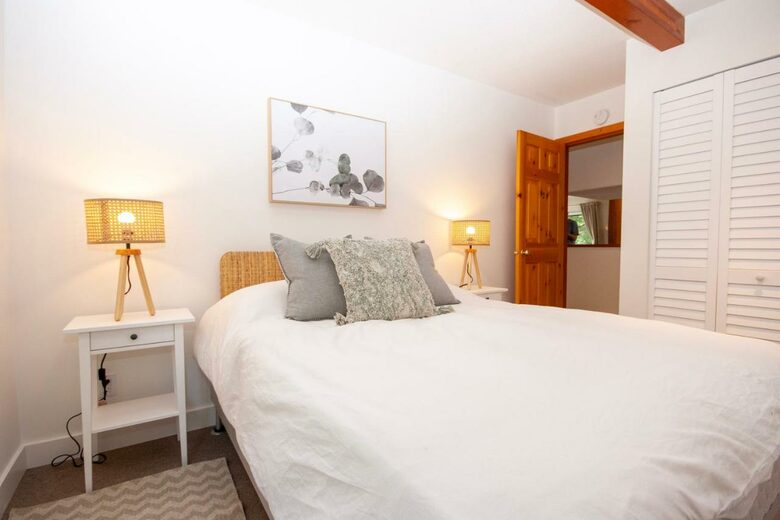 Modern Whistler Chalet - walk to everything! - Whistler, Canada