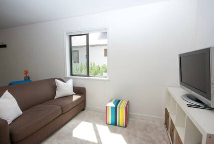 Modern Whistler Chalet - walk to everything! - Whistler, Canada