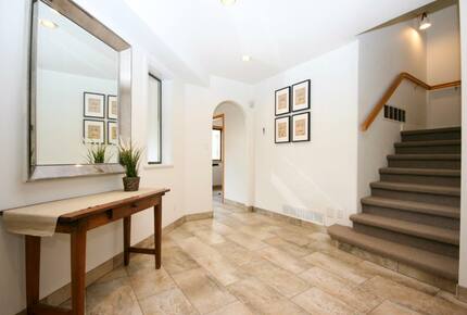 Modern Whistler Chalet - walk to everything! - Whistler, Canada