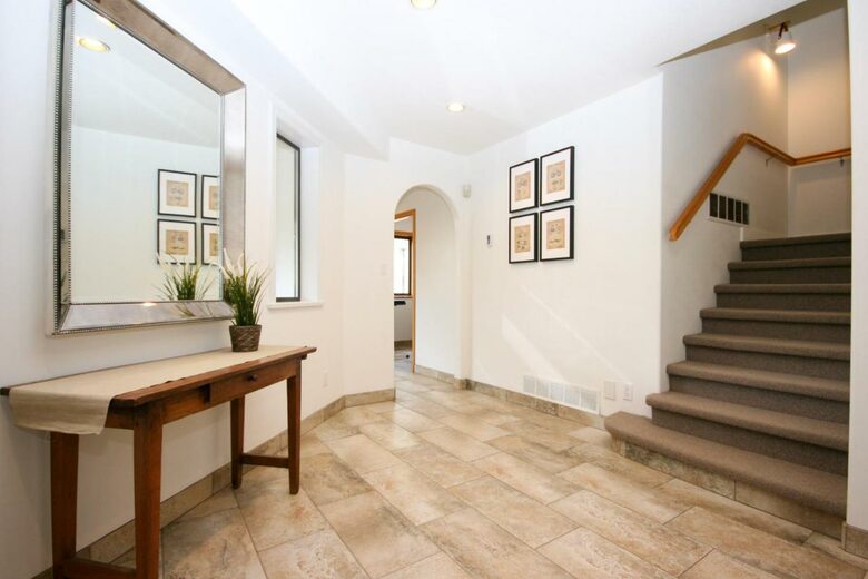 Modern Whistler Chalet - walk to everything! - Whistler, Canada