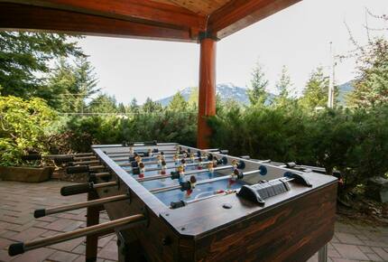 Modern Whistler Chalet - walk to everything! - Whistler, Canada