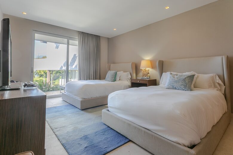 Home Exchange in Acapulco, Mexico, guest bedroom with two fulls