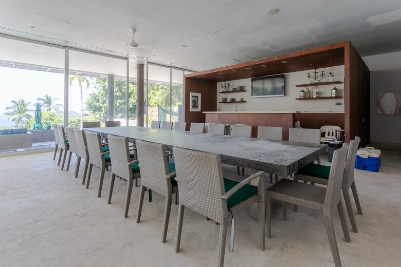 Home Exchange in Acapulco, Mexico, massive dining table
