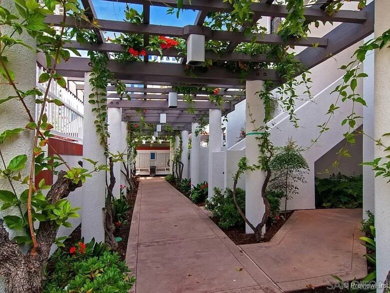 Home Exchange in San Diego, CA, grand entrance