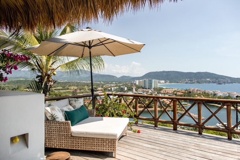 Mirador 13 — with 47' fishing yacht! - Ixtapa Zihuatanejo, Mexico