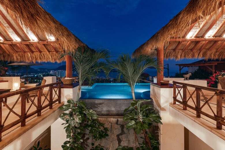 Mirador 13 — with 47' fishing yacht! - Ixtapa Zihuatanejo, Mexico