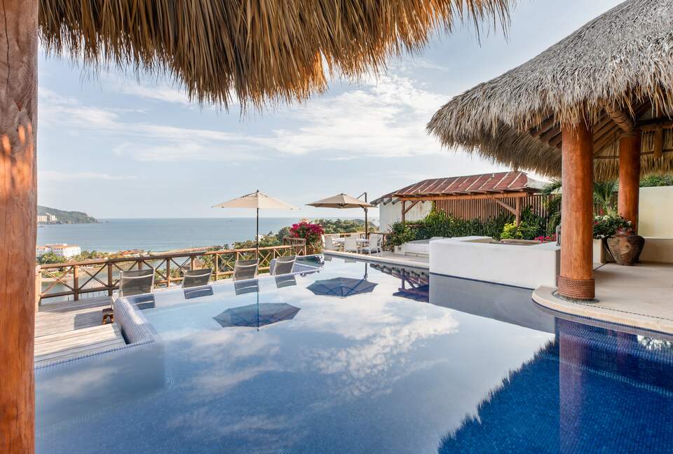 Mirador 13 — with 47' fishing yacht! - Ixtapa Zihuatanejo, Mexico