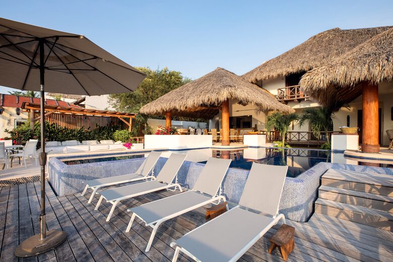 Mirador 13 — with 47' fishing yacht! - Ixtapa Zihuatanejo, Mexico