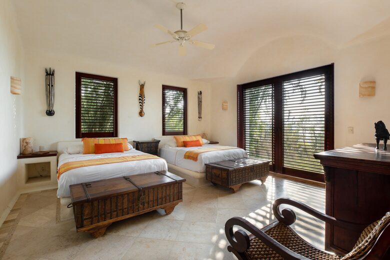 Mirador 13 — with 47' fishing yacht! - Ixtapa Zihuatanejo, Mexico