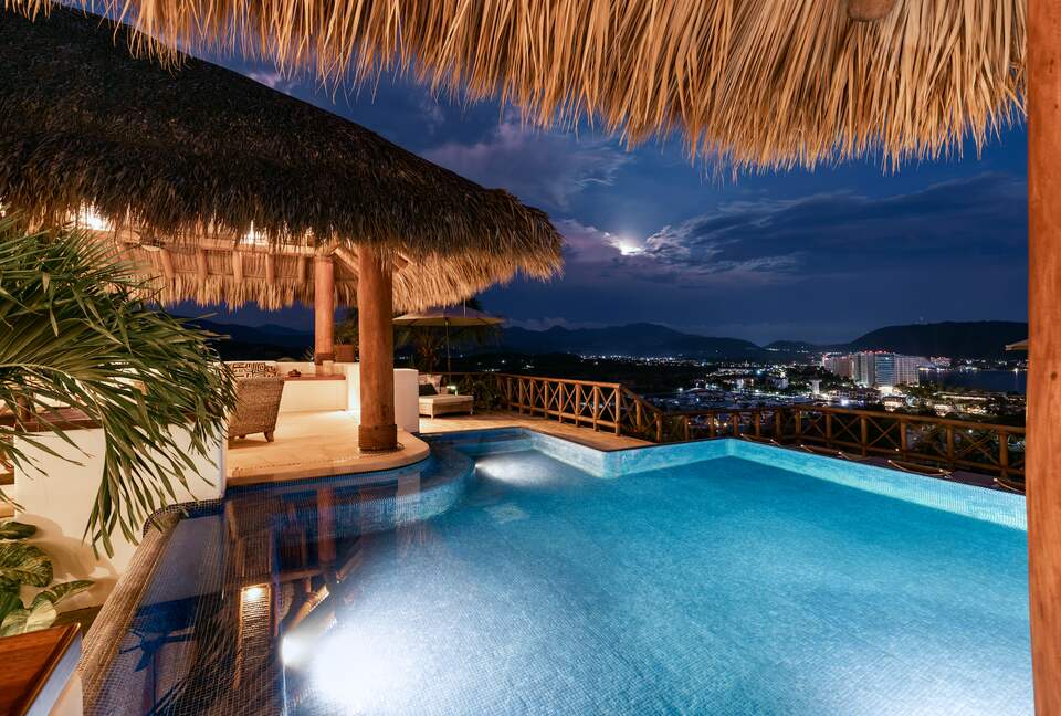 Mirador 13 — with 47' fishing yacht! - Ixtapa Zihuatanejo, Mexico