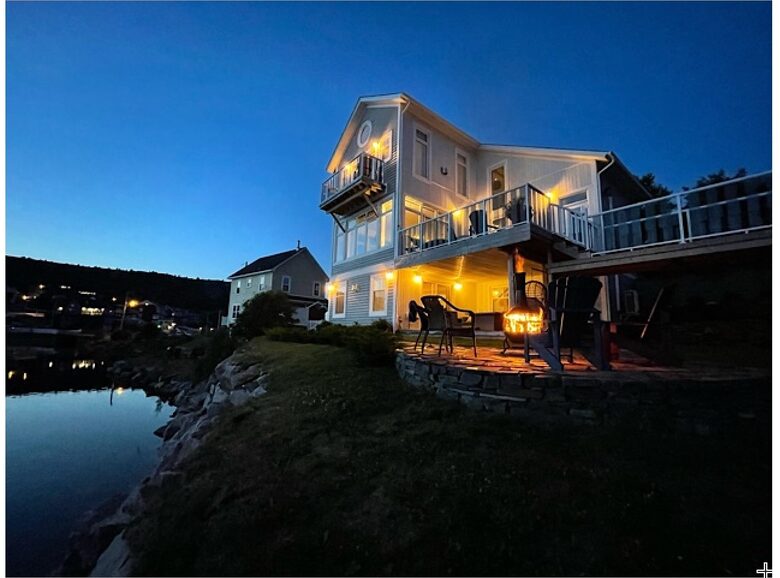 Stunning Newfoundland Seaside Retreat - Conception Bay South, Canada