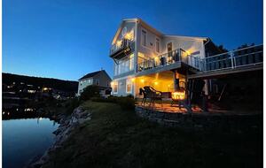Stunning Newfoundland Seaside Retreat - Conception Bay South, Canada