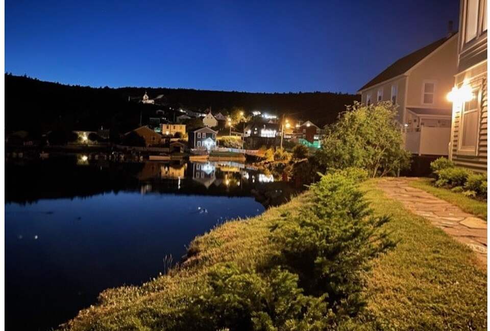 Stunning Newfoundland Seaside Retreat - Conception Bay South, Canada
