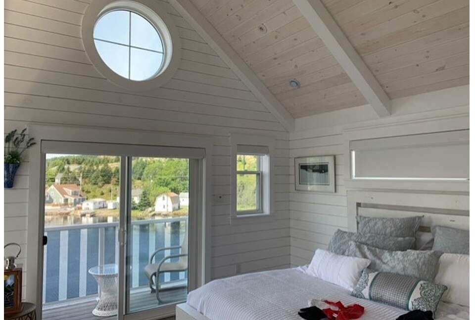 Stunning Newfoundland Seaside Retreat - Conception Bay South, Canada