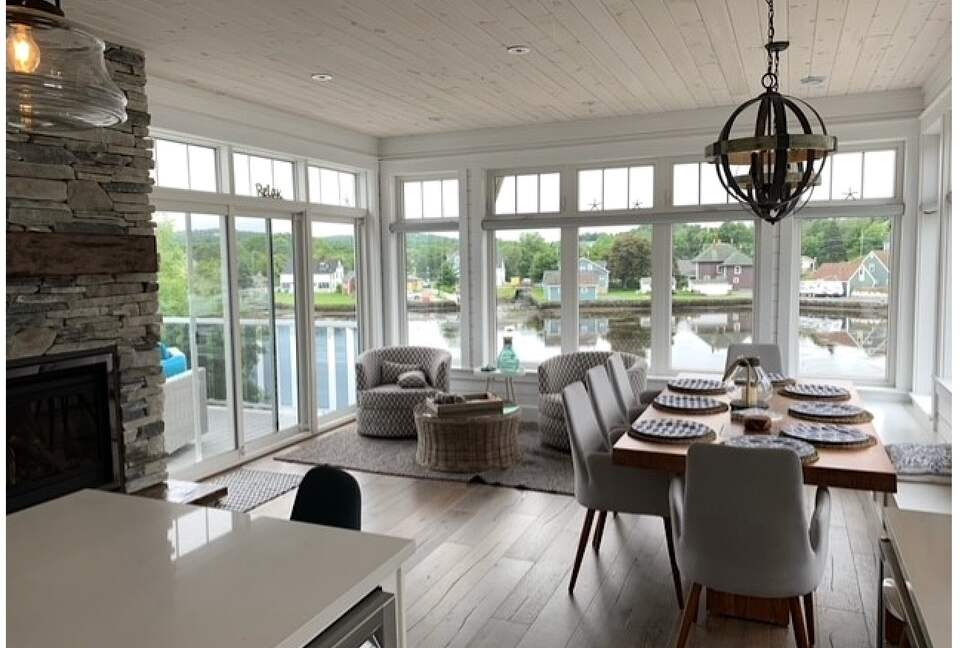 Stunning Newfoundland Seaside Retreat - Conception Bay South, Canada