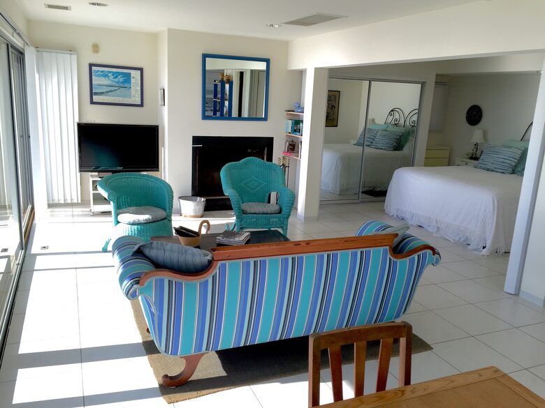 Stunning Beachfront House on Magnificent West Malibu Cove - Malibu, California