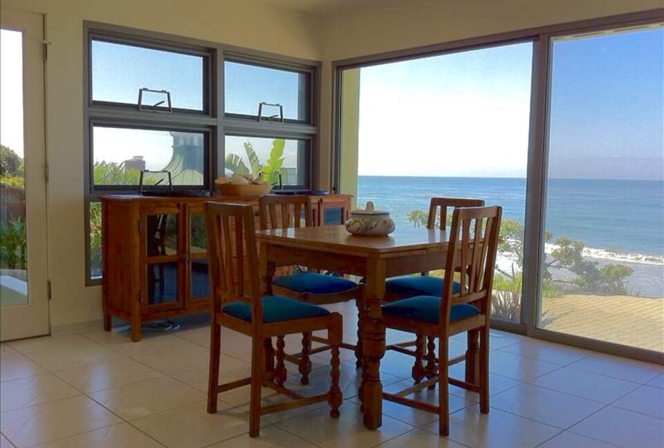 Stunning Beachfront House on Magnificent West Malibu Cove - Malibu, California