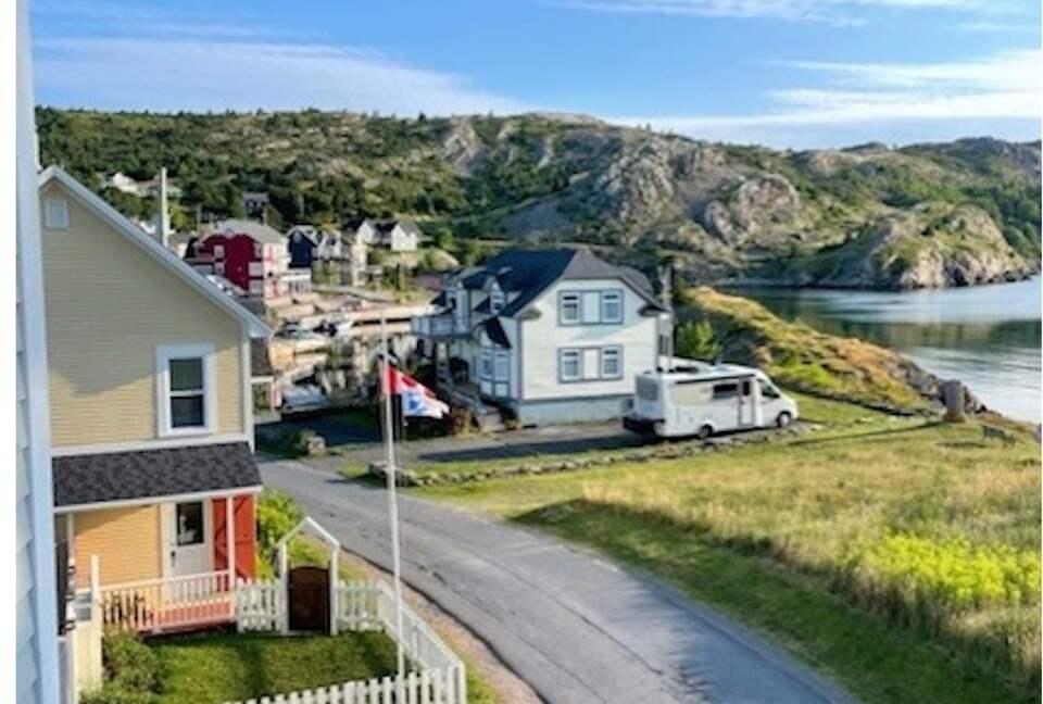 Stunning Newfoundland Seaside Retreat - Conception Bay South, Canada