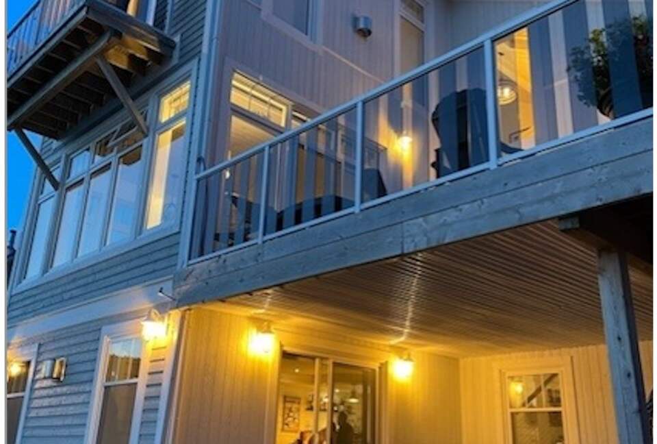 Stunning Newfoundland Seaside Retreat - Conception Bay South, Canada