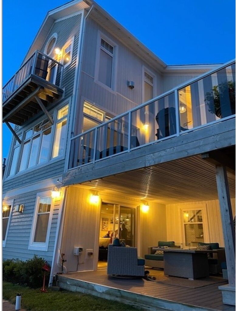 Stunning Newfoundland Seaside Retreat - Conception Bay South, Canada