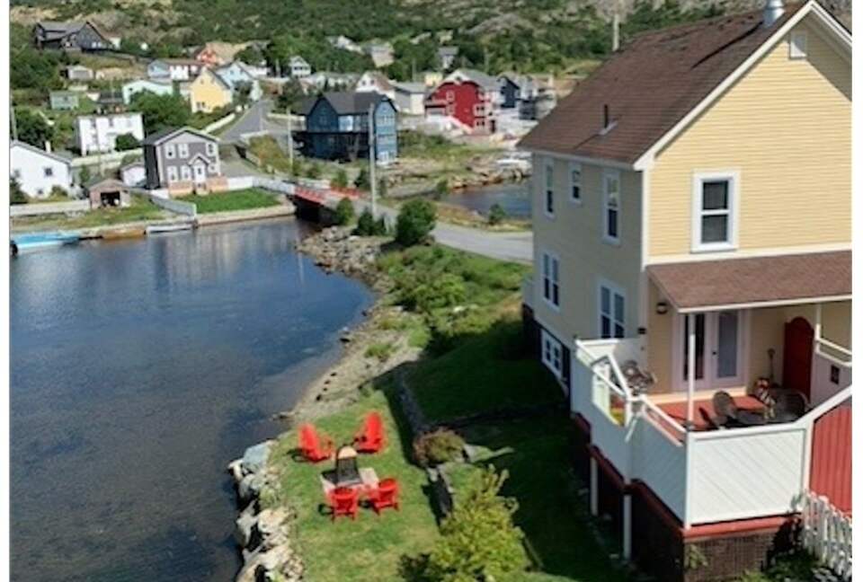 Stunning Newfoundland Seaside Retreat - Conception Bay South, Canada