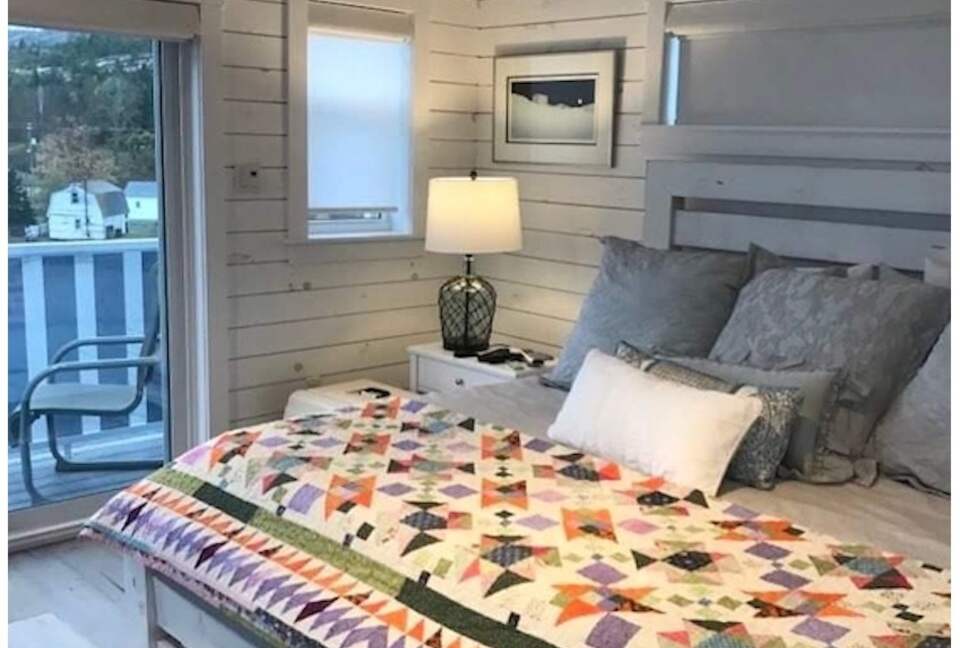 Stunning Newfoundland Seaside Retreat - Conception Bay South, Canada