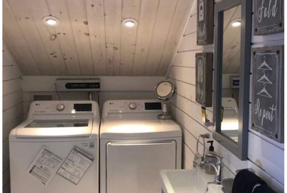 Stunning Newfoundland Seaside Retreat - Conception Bay South, Canada