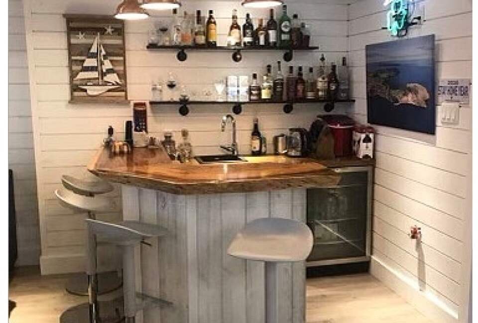 Stunning Newfoundland Seaside Retreat - Conception Bay South, Canada