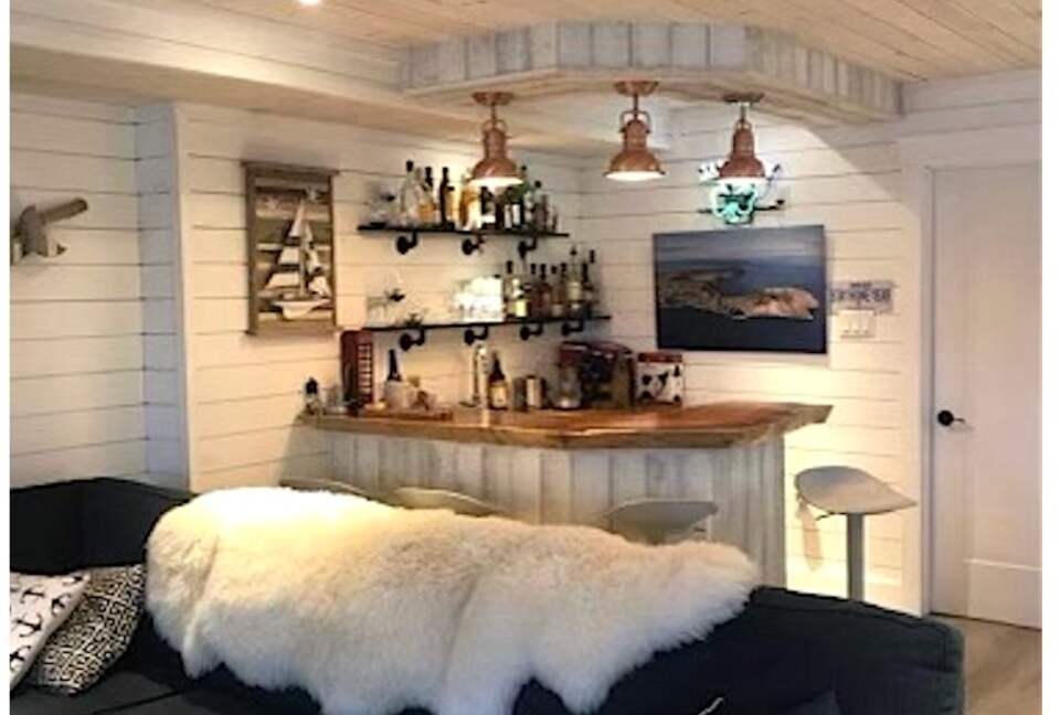 Stunning Newfoundland Seaside Retreat - Conception Bay South, Canada