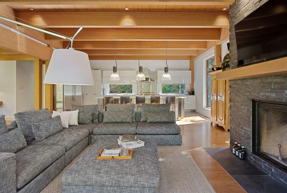 Lakefront Designer Home - St-Donat, Canada