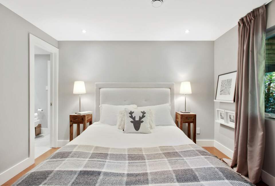 Lakefront Designer Home - St-Donat, Canada