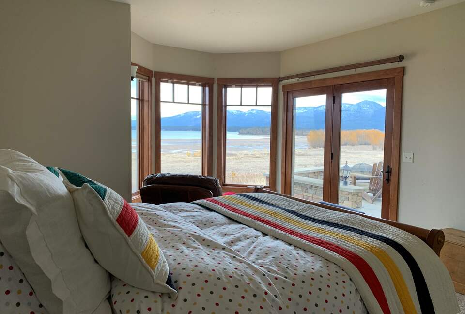 Home Exchange in Polson, Montana bedroom with balcony access