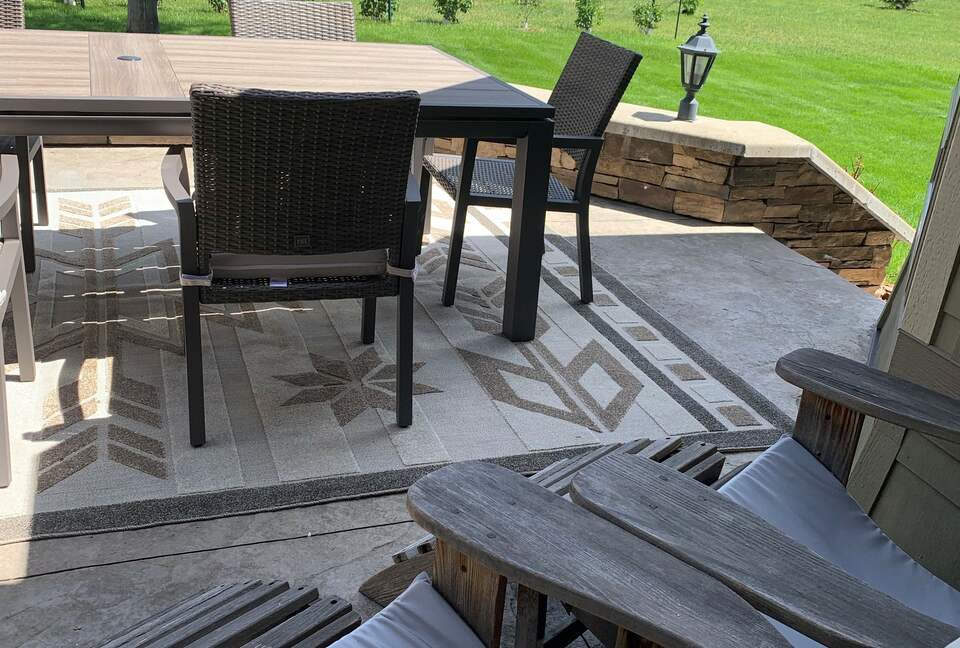 Home Exchange in Polson, Montana patio lounge and dining