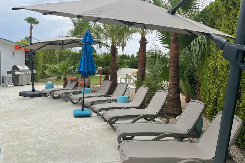 Home Exchange in Palm Springs, CA, resorts style lounge