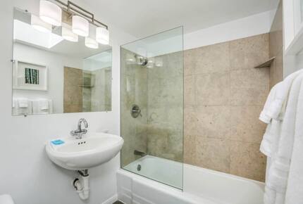 Home Exchange in Palm Springs, CA, guest bathroom