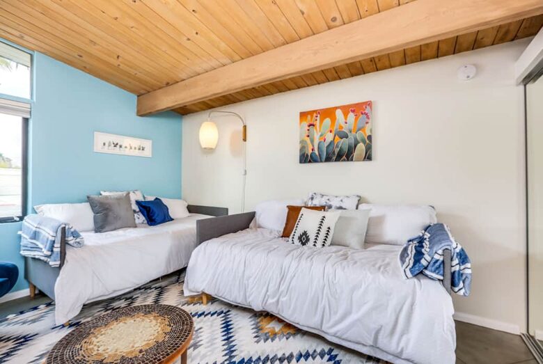 Home Exchange in Palm Springs, CA, guest bedroom with day beds