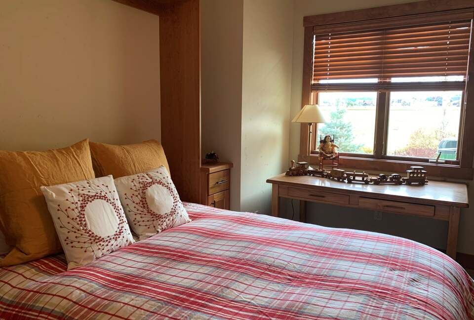 Home Exchange in Polson, Montana guest bedroom three with a desk