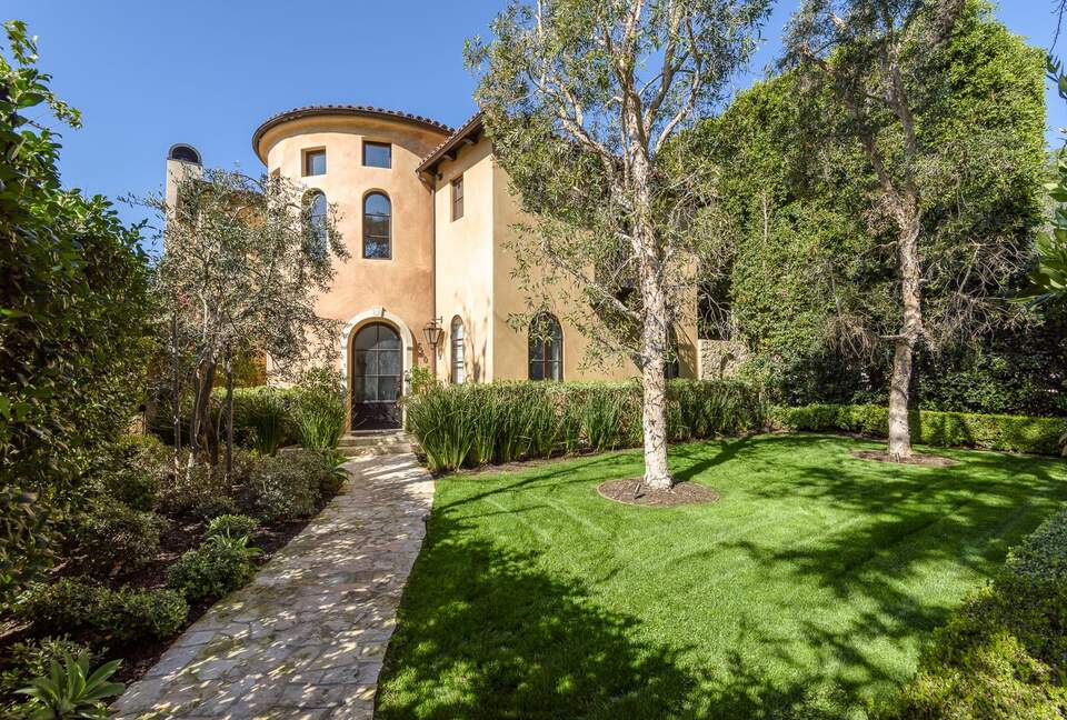 Home Exchange in Santa Monica, CA, lavish estate