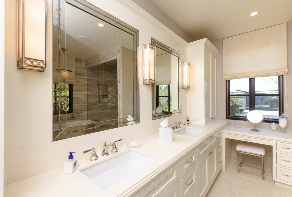 Home Exchange in Santa Monica, CA, master bathroom