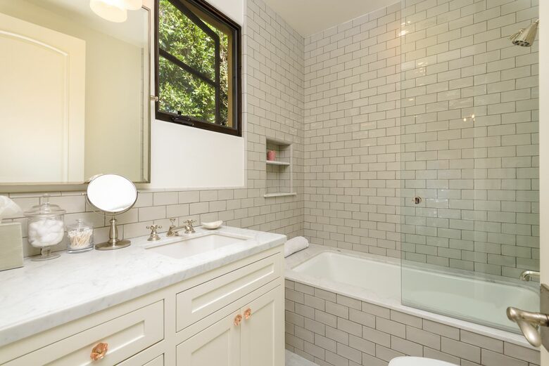 Home Exchange in Santa Monica, CA, second en suite bathroom