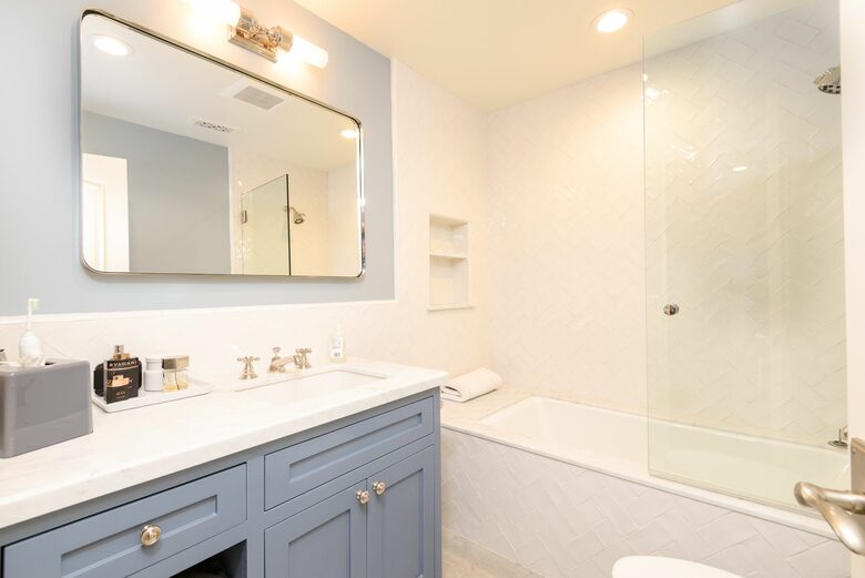 Home Exchange in Santa Monica, CA, third en suite bathroom