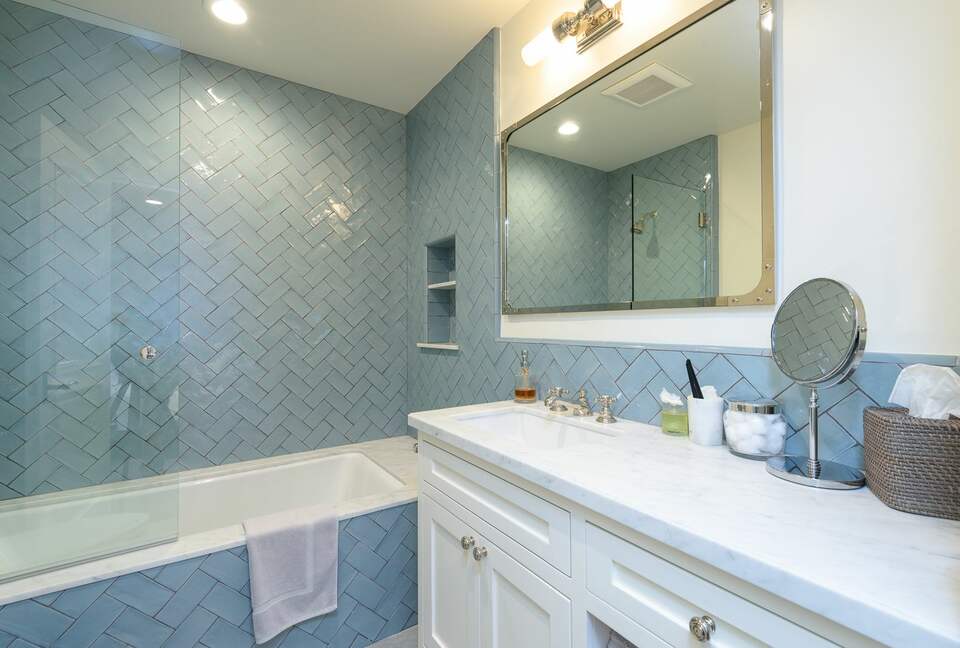 Home Exchange in Santa Monica, CA, fourth guest bathroom