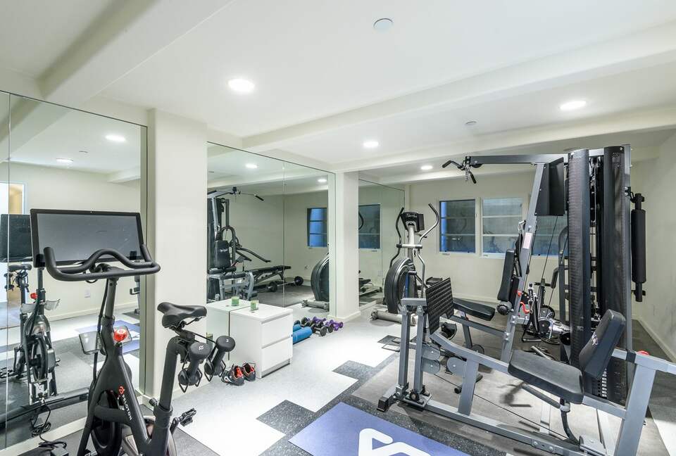 Home Exchange in Santa Monica, CA, well equipped home gym