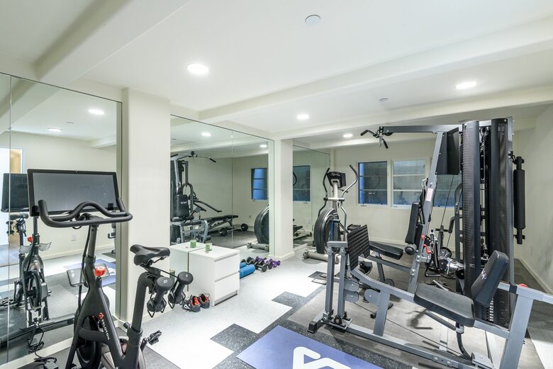Home Exchange in Santa Monica, CA, well equipped home gym