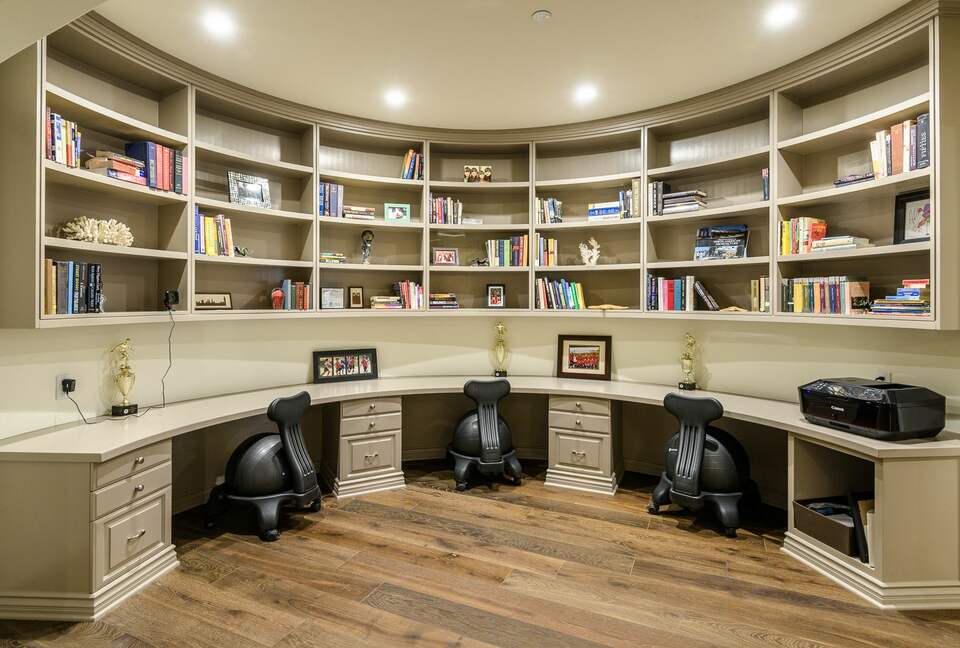 Home Exchange in Santa Monica, CA, office space for three