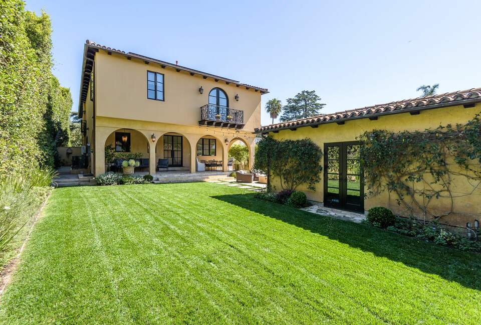Home Exchange in Santa Monica, CA, manicured lawn