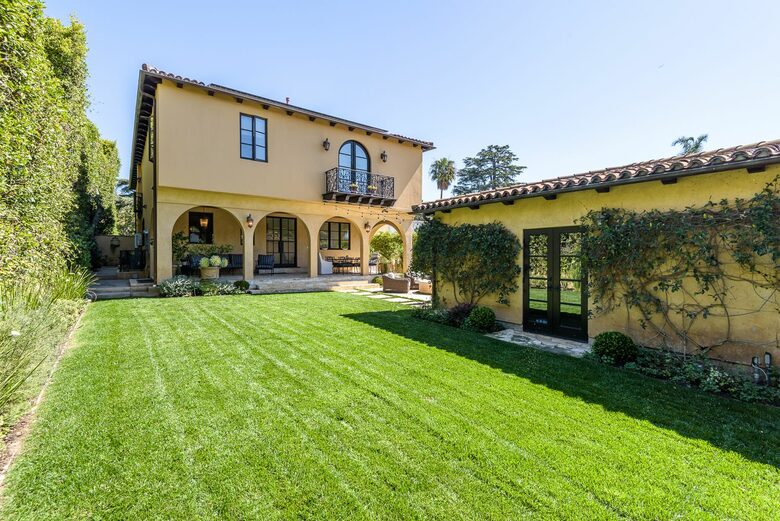 Home Exchange in Santa Monica, CA, manicured lawn