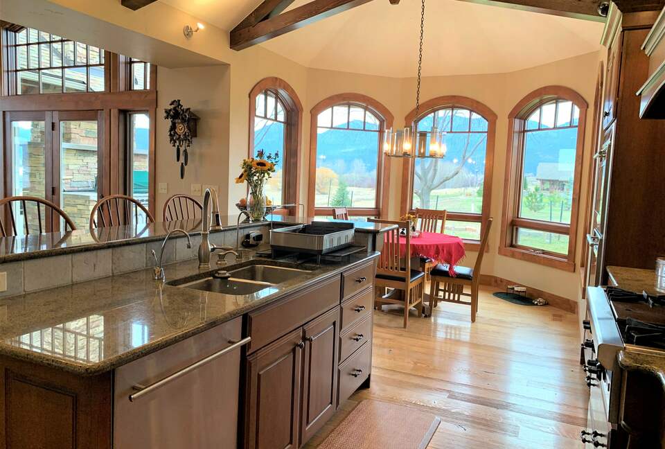 Home Exchange in Polson, Montana kitchen