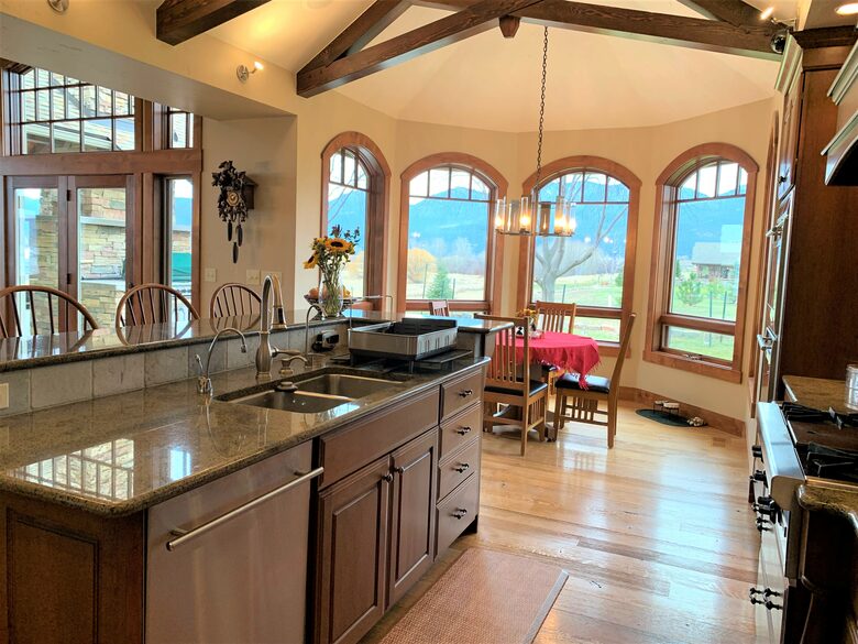 Home Exchange in Polson, Montana kitchen