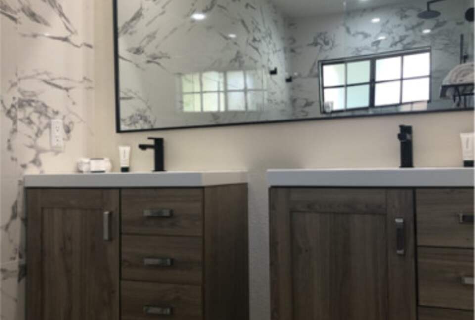 Guest bedroom 2 - full bathroom